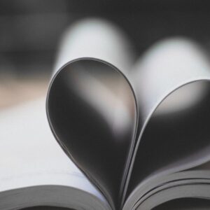 Книжкова полиця